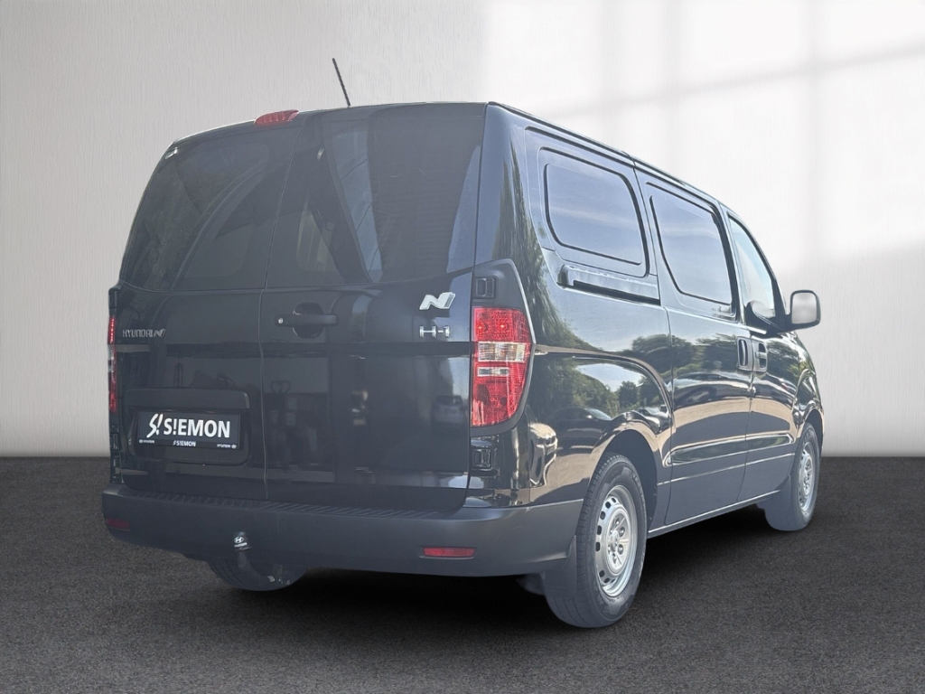 Fahrzeugabbildung Hyundai H-1 Cargo FL 2,5 CRDi AT PROFI Flügeltür Komfort-P AHK 3-Sitzer