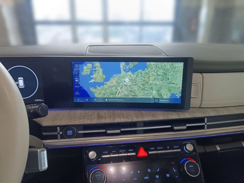 Fahrzeugabbildung Hyundai SANTA FE PHEV MY25 1.6 AT 4WD Signature Komf.P Tech.P 5-Sitz Dig-KEY Navi Leder Digi Cockpit