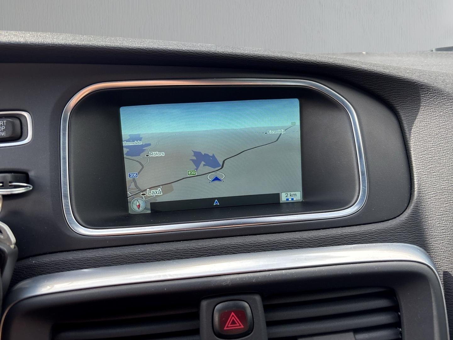 Fahrzeugabbildung Volvo V40 Momentum R-Deisgn SHZ PDC LED Navi Alu USB