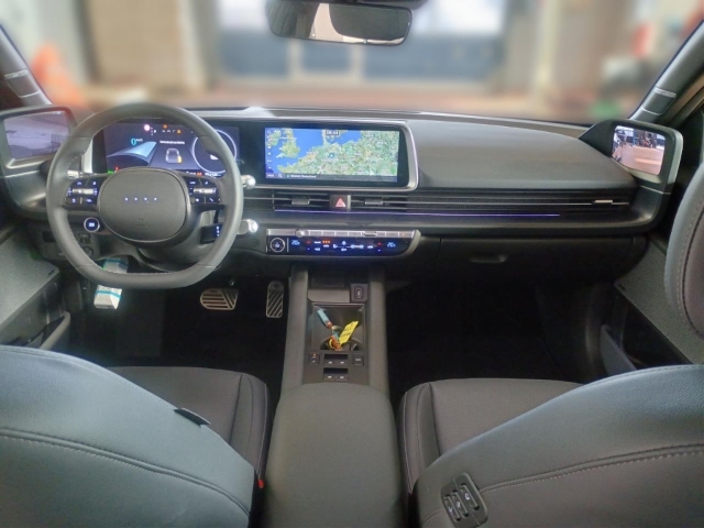 Fahrzeugabbildung Hyundai IONIQ 6 77,4kWh 2WD UNIQ Digi-Spiegel 20LM Schiebedach HUD Navi Digitales Cockpit