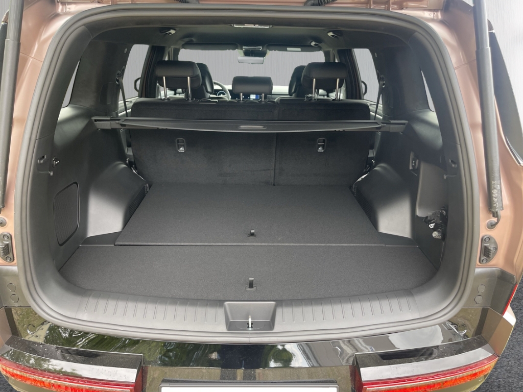 Fahrzeugabbildung Hyundai SANTA FE MY26 PHEV 1.6 4WD BLACKLINE HUD Navi Leder digitales Cockpit
