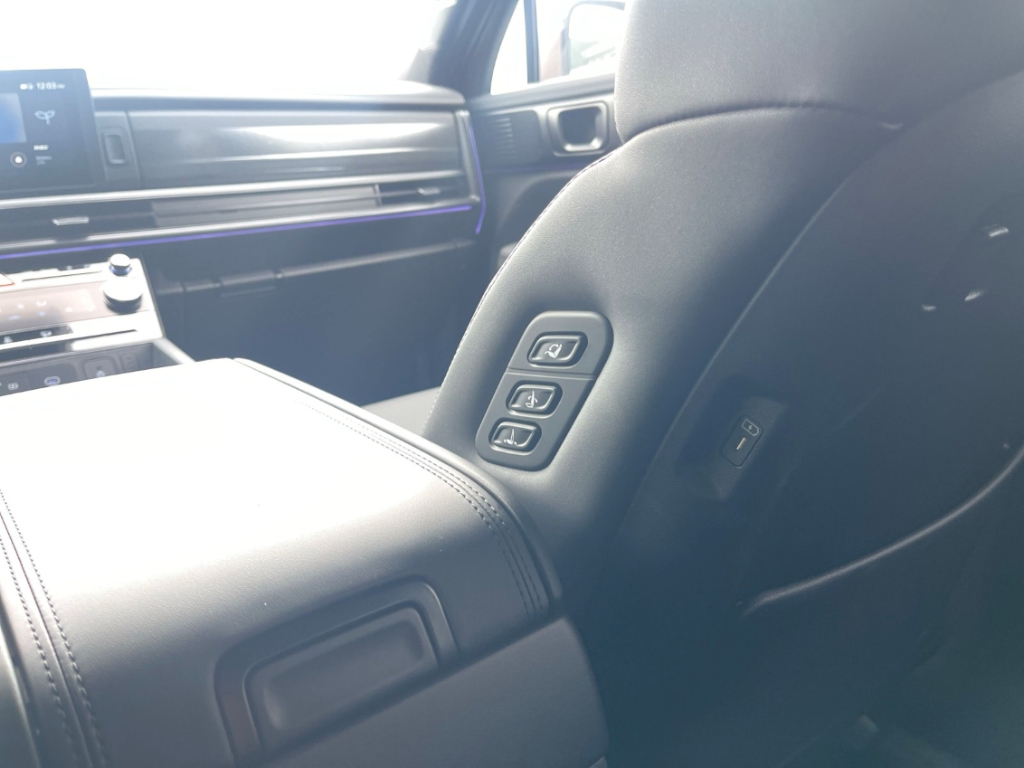 Fahrzeugabbildung Hyundai SANTA FE MY26 PHEV 1.6 4WD BLACKLINE HUD Navi Leder digitales Cockpit