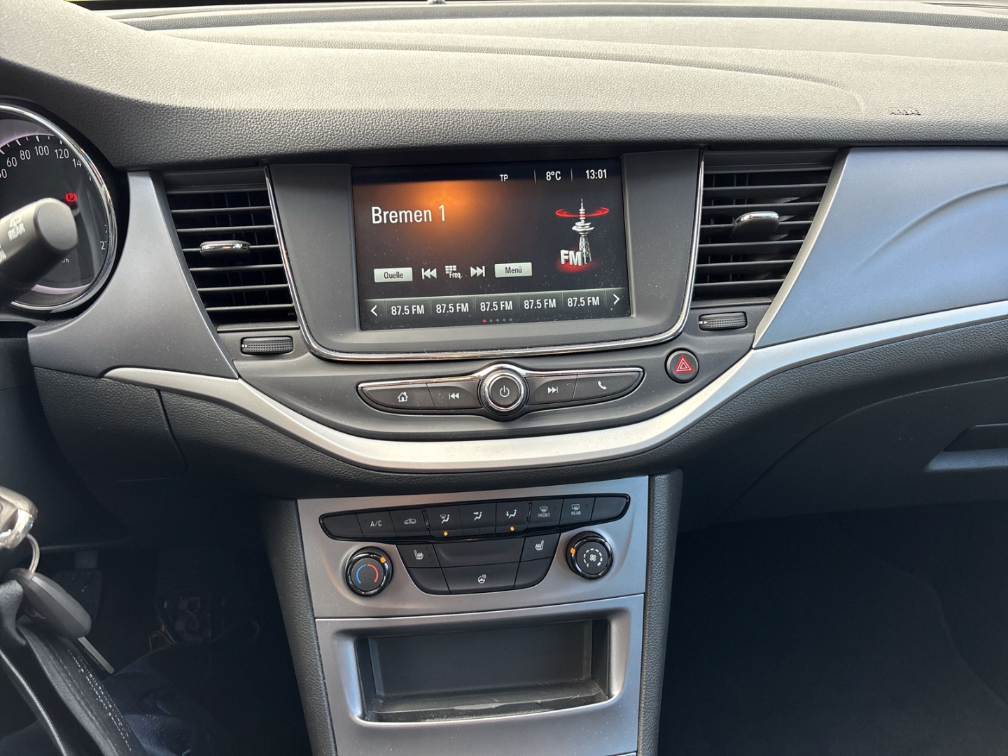 Fahrzeugabbildung Opel Astra K 1.2 Turbo Edition AHK PPS Navi LED RFK SHZ