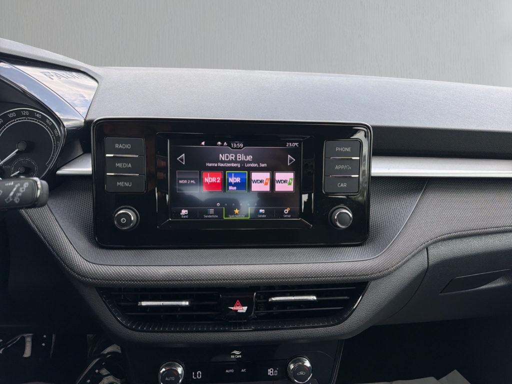 Fahrzeugabbildung SKODA Fabia 1.0 TSI Style Apple CarPlay Klimaautom