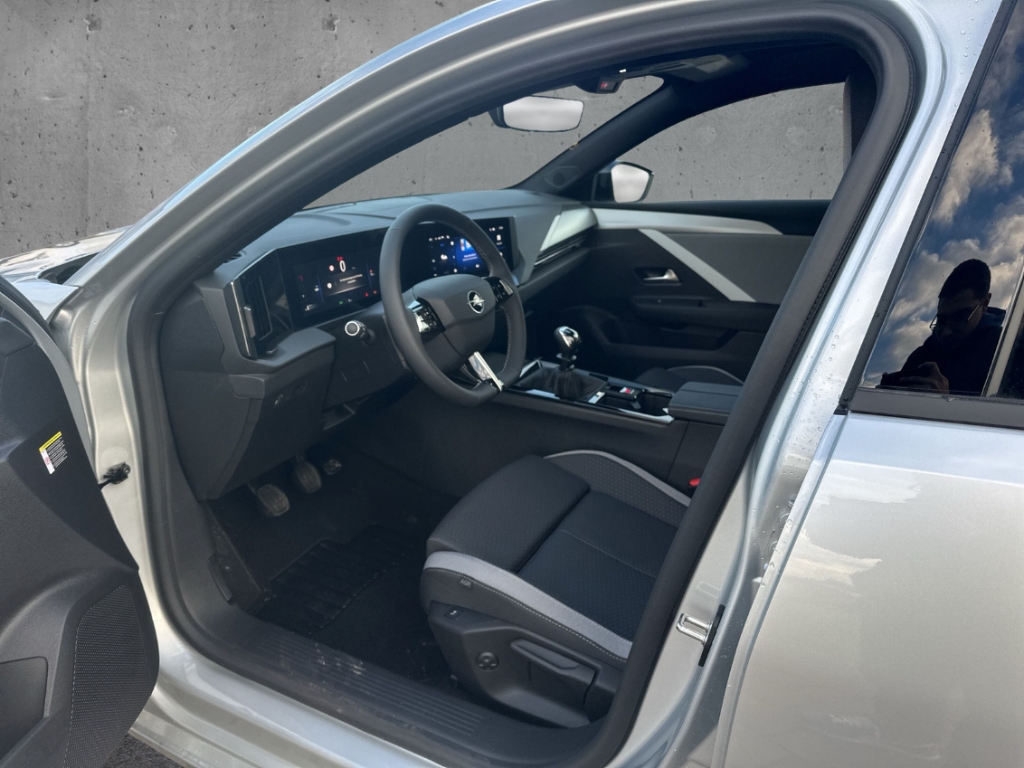 Fahrzeugabbildung Opel Astra ST 1.2 Turbo Business Edition LED Navi ACC